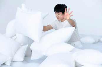 Картинка мужчины xiao+zhan актер футболка кровать подушки