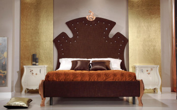 Картинка интерьер спальня кровать тумбочки подушки