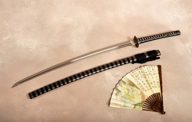 Обои картинки фото оружие, холодное, ножны, катана, меч, веер
