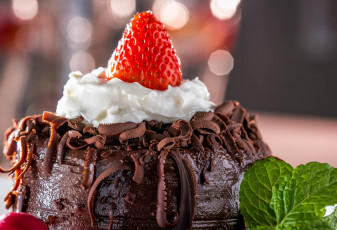 Картинка еда пирожные кексы печенье мята шоколад торт клубника сливки