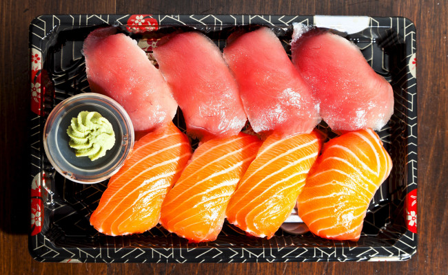 Обои картинки фото еда, рыба, морепродукты, суши, роллы, поднос