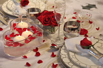 Картинка интерьер декор +отделка +сервировка приборы розы бокалы свечи