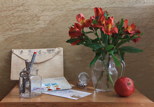 Обои картинки фото цветы, альстромерия, букет, конверты, яблоко