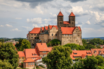 Картинка old+town+of+quedlinburg+ germany +unesco+world+heritage города замки+германии замок башни стены