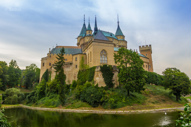Обои картинки фото castle bojnice - slovakia, города, - дворцы,  замки,  крепости, башни, стены, замок