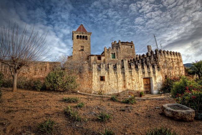 Обои картинки фото mas fortificat de la torre matella,  culla, города, - дворцы,  замки,  крепости, башни, замок, стены