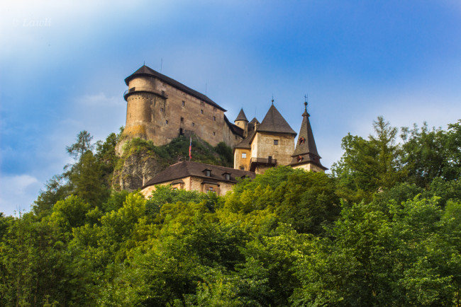 Обои картинки фото oravsk&, 253,  hrad - slovakia - castle, города, - дворцы,  замки,  крепости, замок, башни, стены