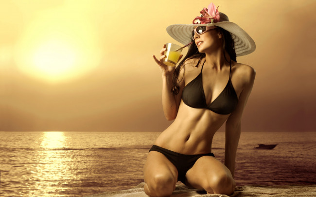 Обои картинки фото девушки, -unsort , брюнетки,  шатенки, шляпа, девушка, закат, берег, море, очки