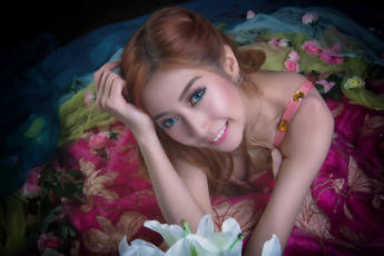 Картинка девушки -unsort+ азиатки лилии розы улыбка азиатка платье линзы цветы
