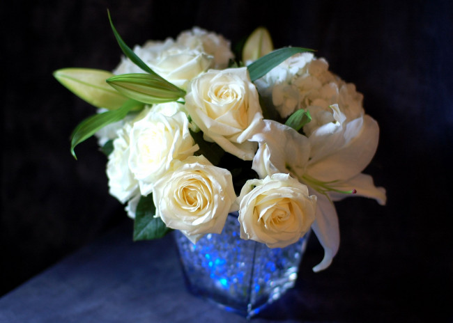 Обои картинки фото цветы, букеты, композиции, белый, розы, лилии, гортензия