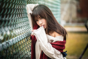Картинка девушки -+азиатки девушка модель брюнетка азиатка красотка взгляд грустная забор