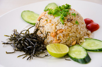 Картинка еда вторые+блюда морская капуста огурцы рис