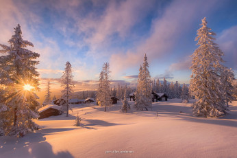 Картинка природа зима свет солнце лучи снег дома норвегия