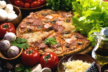 обоя еда, пицца, салат, сыр, чеснок, масло, грибы, помидоры, ветчина, томаты