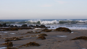Картинка природа побережье песок волны камни