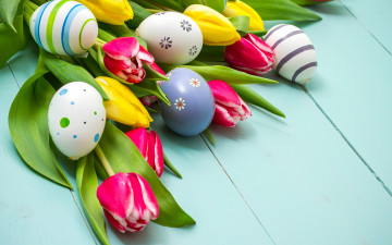 Картинка праздничные пасха colorful весна decoration тюльпаны wood easter spring яйца крашеные happy eggs цветы tulips flowers