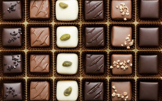 Обои картинки фото еда, конфеты,  шоколад,  сладости, коробка, шоколадные, сладости, ассорти
