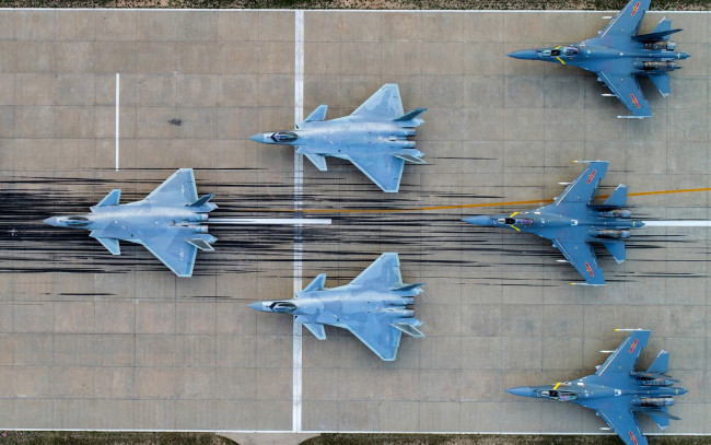 Обои картинки фото shenyang j-16, авиация, боевые самолёты, китайский, истребитель, ввс, китая, вид, с, воздуха, взлетно, посадочная, полоса, военная, авиция