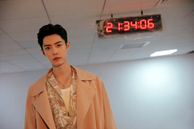 Обои картинки фото мужчины, xiao zhan, актер, пальто, цифры