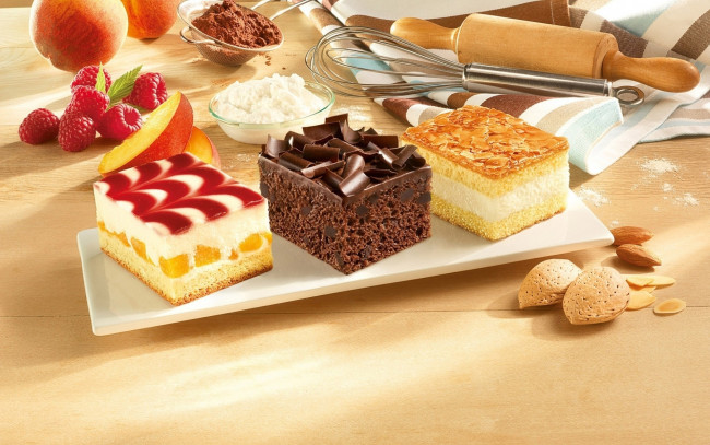 Обои картинки фото еда, пирожные,  кексы,  печенье, малина, миндаль