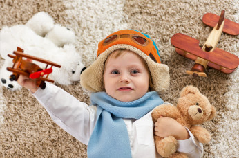 обоя разное, дети, мальчик, игрушки, шлем, шарф, самолеты
