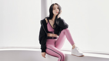 Картинка jisoo+alo+yoga+2024 музыка black+pink бренд спортивная одежда alo yoga jisoo blackpink