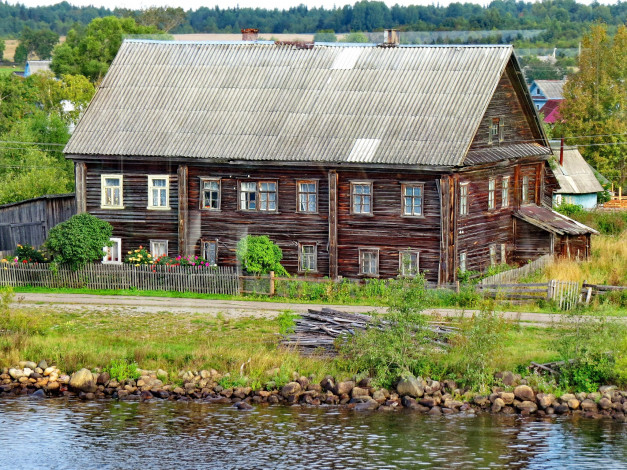 Обои картинки фото города, - здания,  дома, россия, дом, река, камни, деревня