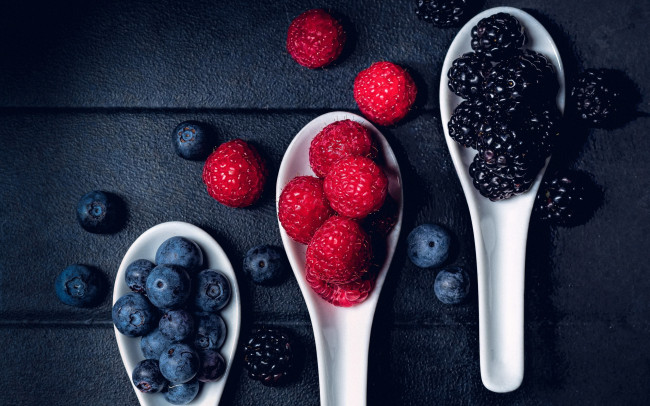 Обои картинки фото еда, фрукты,  ягоды, черника, малина, ежевика