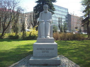 Картинка рига памятник композитору альфреду калныню города латвия