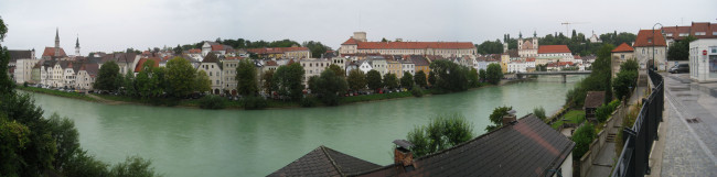 Обои картинки фото steyr, austria, города, панорамы, набережная, река, здания, деревья