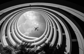 Картинка авиация авиационный+пейзаж креатив самолёт солнце небо здание
