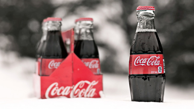 Обои картинки фото бренды, coca-cola, кока-кола, бутылки, ящик, снег, зима