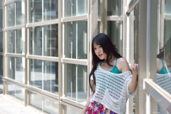 Картинка zhengmei+bibi девушки шатенка топ сетка здание окна