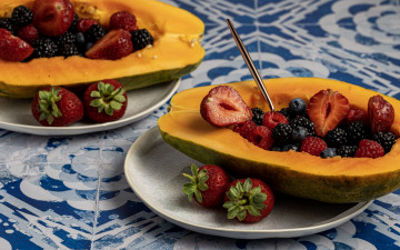 Картинка еда фрукты +ягоды папайя ягоды клубника ежевика малина