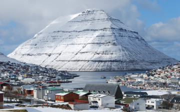 Картинка города -+пейзажи заснеженный клаксвуйк город фарерскиие острова гора небо
