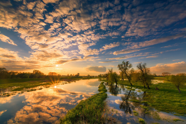 Обои картинки фото природа, восходы, закаты, деревья, облака, река, отражение