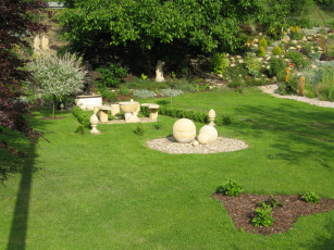 Картинка природа парк скамейки зеленый газон каменные фигуры