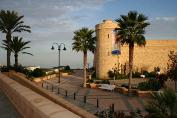 Картинка castillo de santa ana испания андалусия города дворцы замки крепости скамейки фонари море