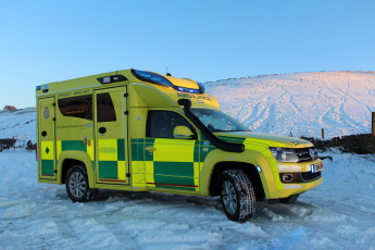 Картинка автомобили скорая+помощь 2015г uk-spec service ambulance midlands east amarok volkswagen