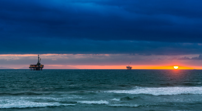 Обои картинки фото природа, моря, океаны, горизонт, нефтяные, платформы, океан, калифорния, тихий, закат