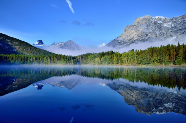 Обои картинки фото природа, реки, озера, канада, озеро, лес, banff, national, park, отражение