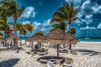 Картинка мексика природа тропики пальмы лежаки облака пляж