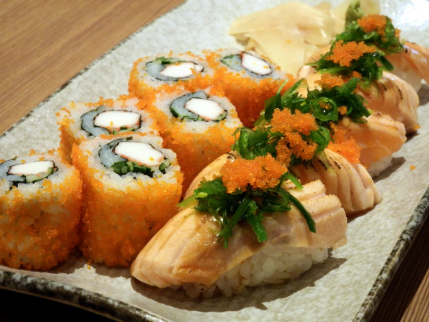 Обои картинки фото еда, рыба,  морепродукты,  суши,  роллы, salmon, sushi