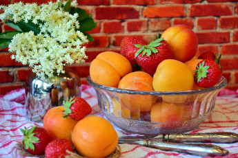 Картинка еда фрукты +ягоды персики клубника