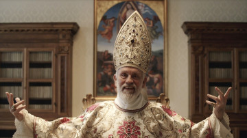 обоя кино фильмы, the new pope , сериал, папа, облаченье, шкафы, икона, тиара, жест