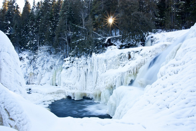 Обои картинки фото природа, водопады, снег, вода, лед, солнце