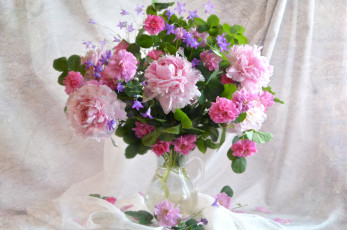 Картинка цветы букеты +композиции букет текстура розовый розы пионы колокольчики нежность