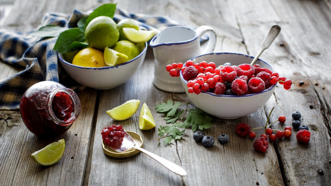 Обои картинки фото еда, фрукты,  ягоды, смородина, малина, лимон, лайм