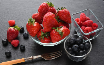 Картинка еда фрукты +ягоды клубника малина черника