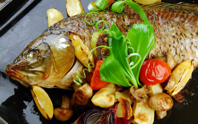 Обои картинки фото еда, рыбные блюда,  с морепродуктами, грибы, рыба, шампиньоны, помидоры, лимон